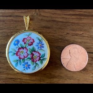 Vintage Gold Plated Danbury Mint Paragon Bone China Pendant